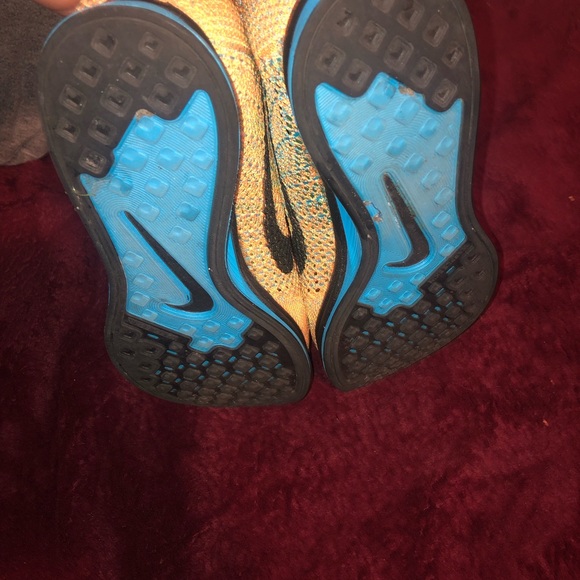 Nike Flyknit Racer - Picture 4 of 4